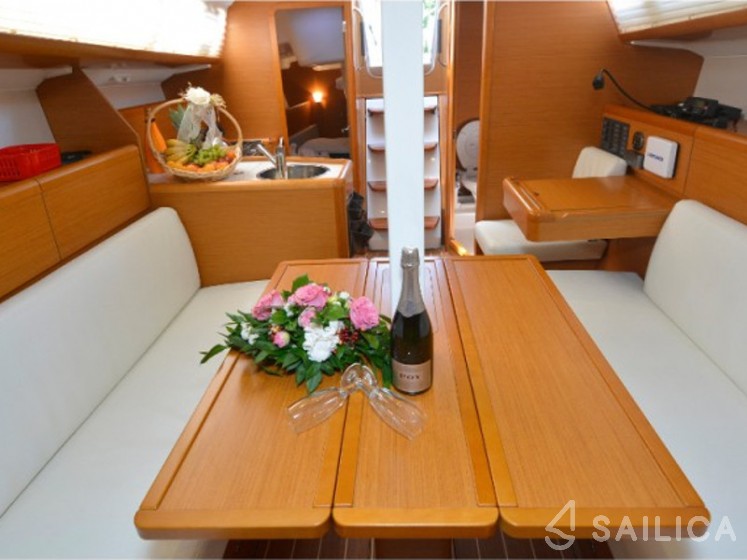 Sun Odyssey 33i - Yacht Charter Sailica