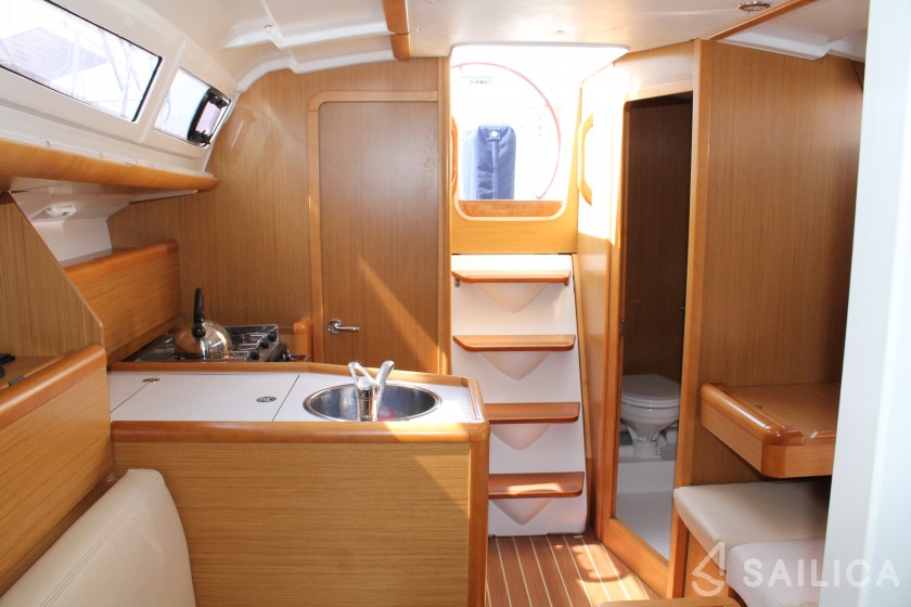 Sun Odyssey 33i - Yacht Charter Sailica