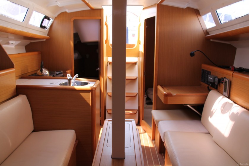 Sun Odyssey 33i - Yacht Charter Sailica