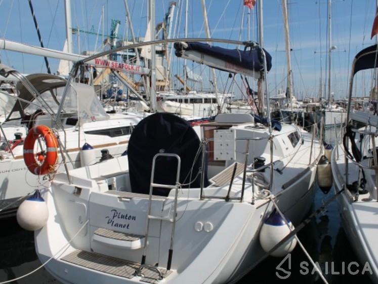 Sun Odyssey 33i - Yacht Charter Sailica