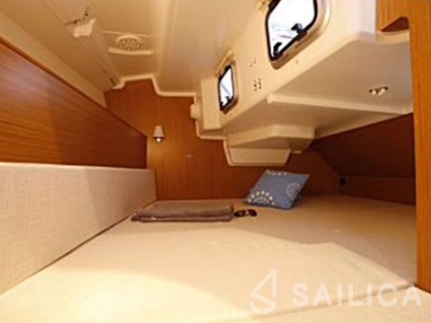 Sun Odyssey 33i - Yacht Charter Sailica