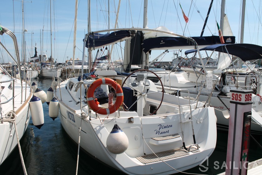 Sun Odyssey 33i - Yacht Charter Sailica