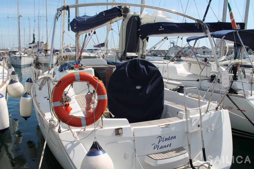 Sun Odyssey 33i - Yacht Charter Sailica