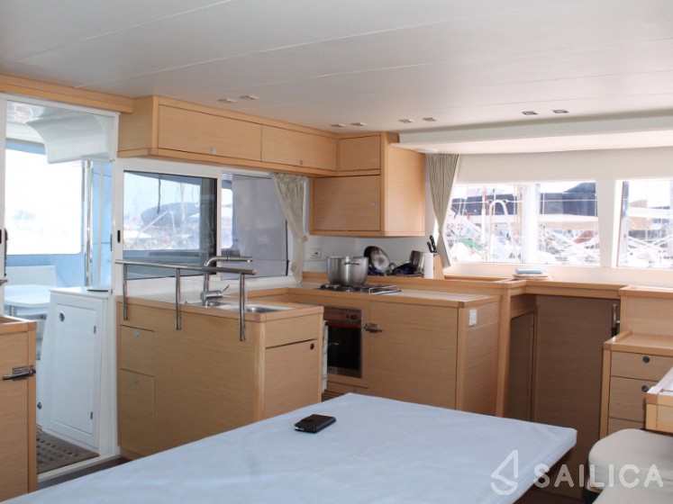 Lagoon 450 - Yacht Charter Sailica