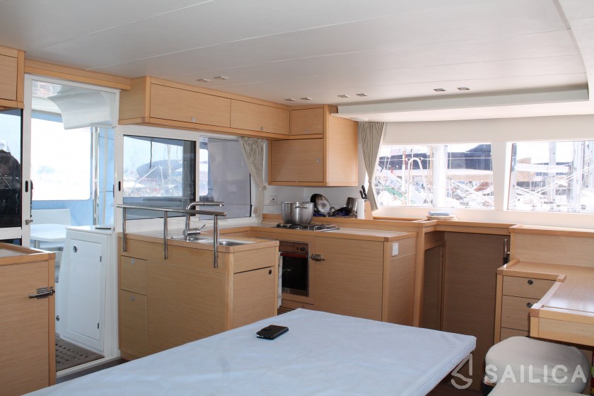 Lagoon 450 - Yacht Charter Sailica