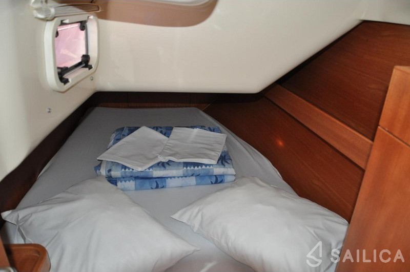Elan 344 Impression - Yacht Charter Sailica