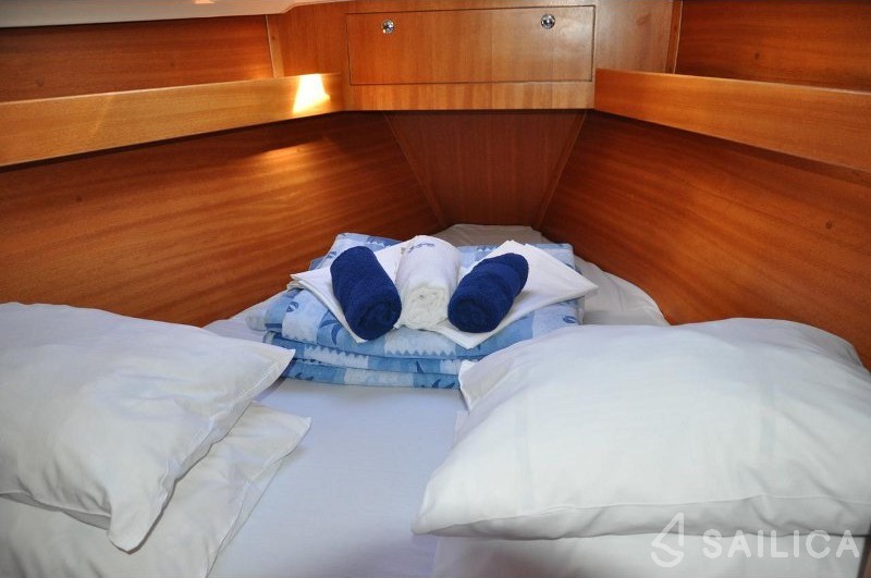 Elan 344 Impression - Yacht Charter Sailica