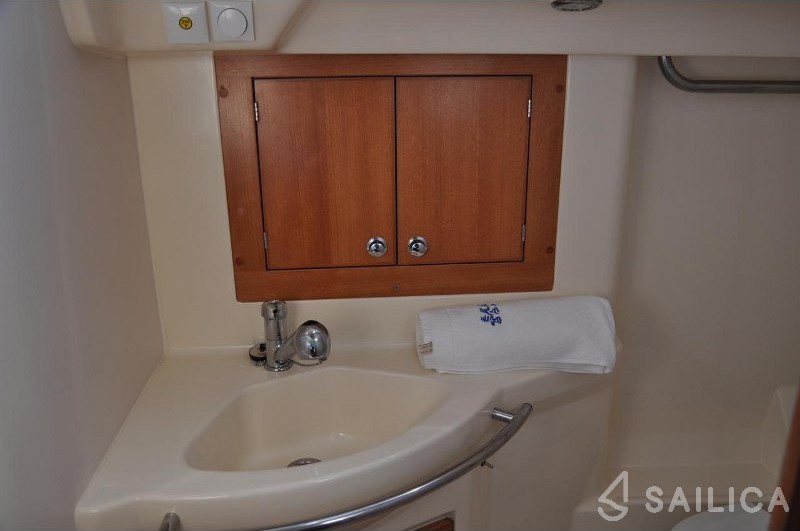 Elan 344 Impression - Yacht Charter Sailica