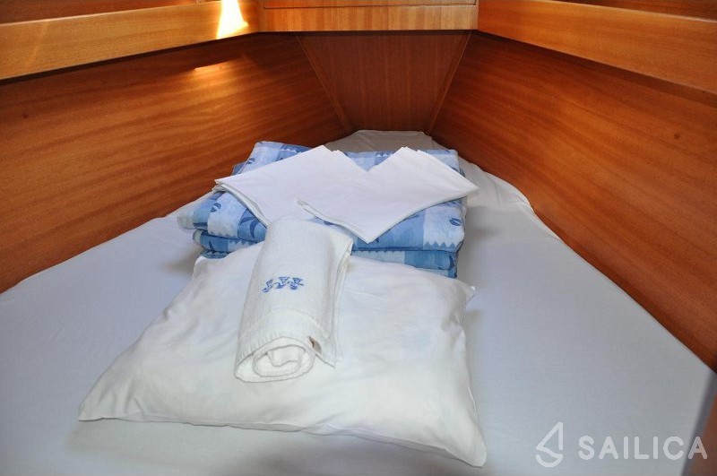 Elan 344 Impression - Yacht Charter Sailica