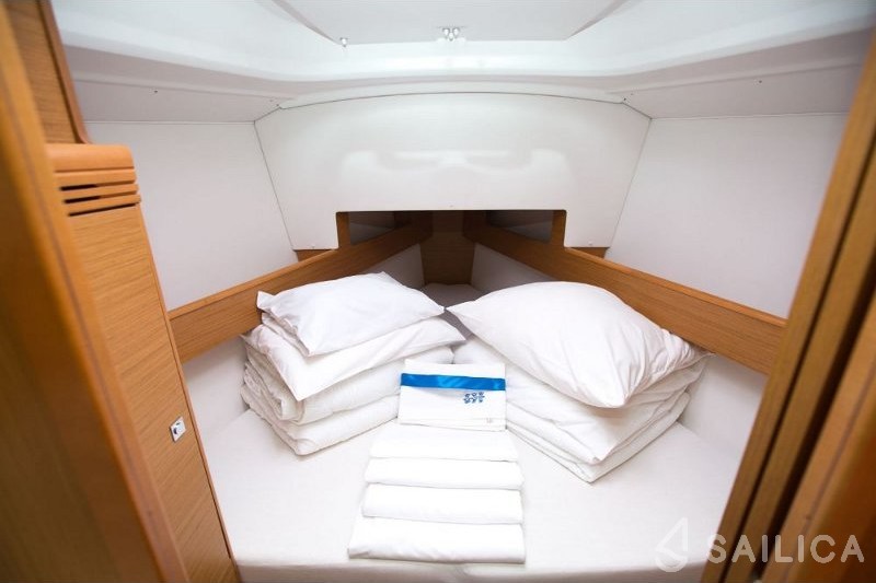 Elan 344 Impression - Yacht Charter Sailica