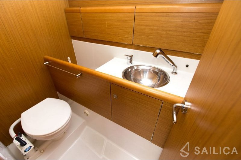 Elan 344 Impression - Yacht Charter Sailica