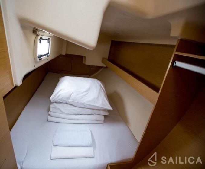 Elan 350 Performance - Yacht Charter Sailica