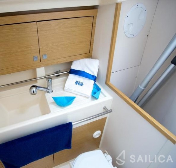 Elan 350 Performance - Yacht Charter Sailica