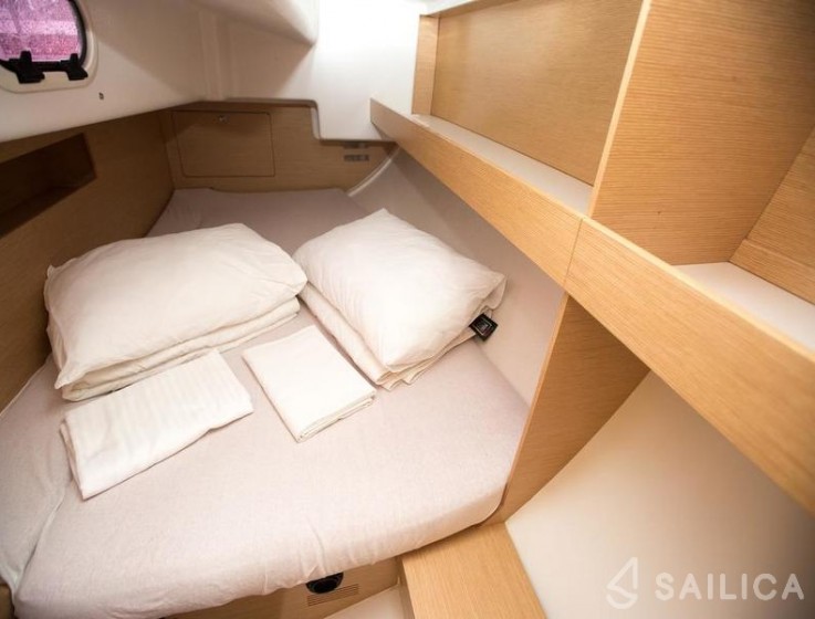 Elan 350 Performance - Yacht Charter Sailica