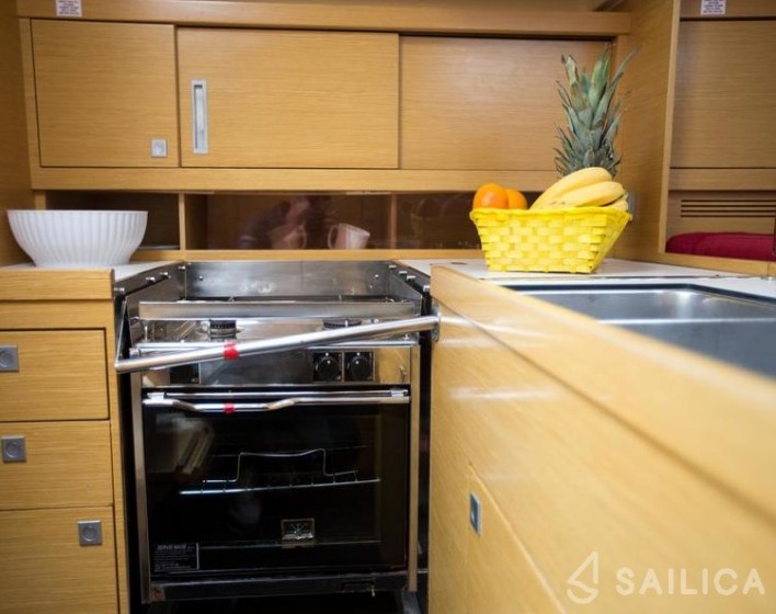 Elan 350 Performance - Yacht Charter Sailica