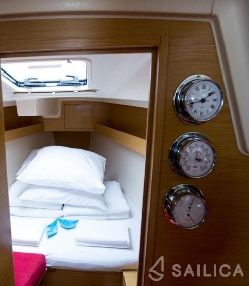 Elan 350 Performance - Yacht Charter Sailica