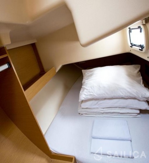 Elan 350 Performance - Yacht Charter Sailica