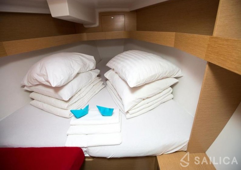 Elan 350 Performance - Yacht Charter Sailica