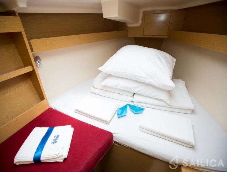 Elan 350 Performance - Yacht Charter Sailica