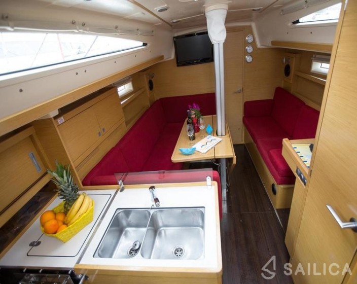 Elan 350 Performance - Yacht Charter Sailica