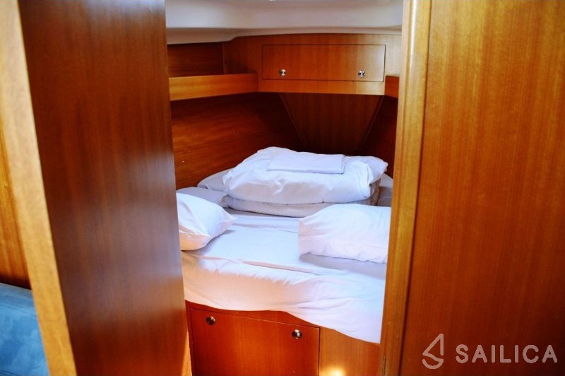 Elan 344 Impression - Yacht Charter Sailica