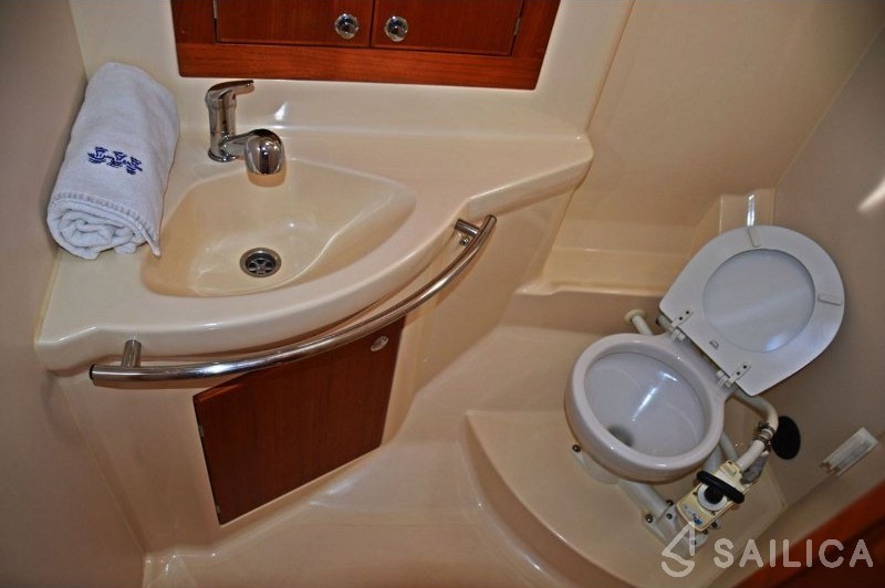 Elan 344 Impression - Yacht Charter Sailica
