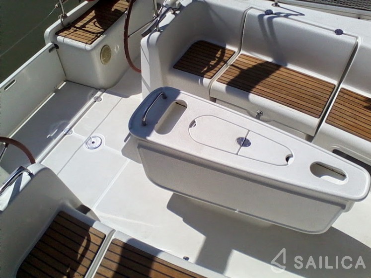 Cyclades 43.4 - Yacht Charter Sailica
