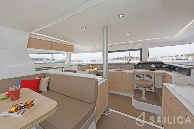 Bali 4.1 - Yacht Charter Sailica