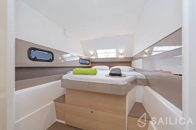 Bali 4.1 - Yacht Charter Sailica