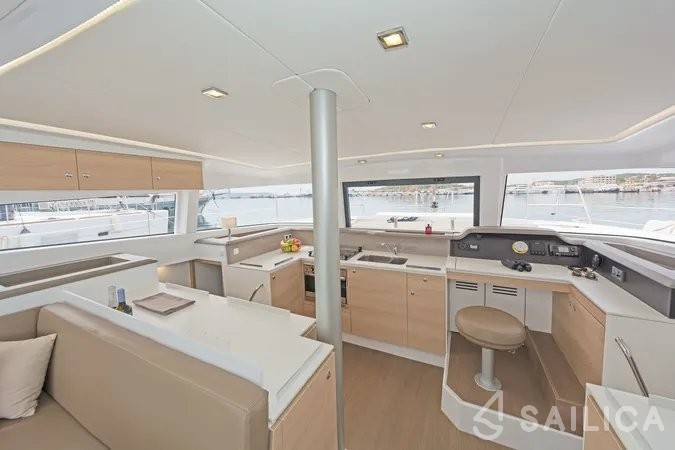 Bali 4.1 - Yacht Charter Sailica