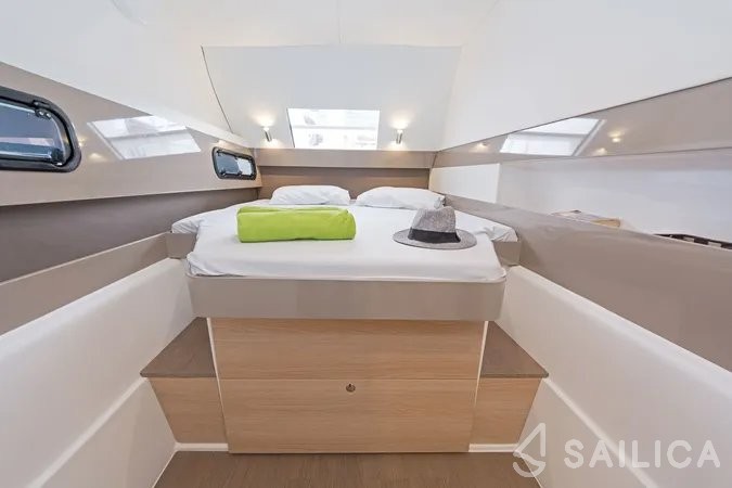 Bali 4.1 - Yacht Charter Sailica
