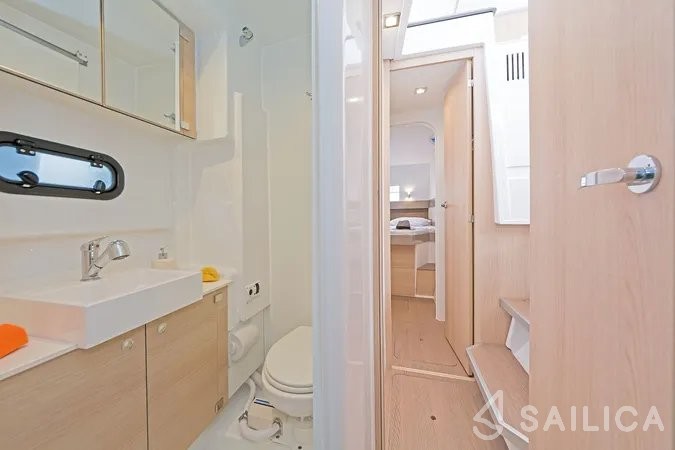 Bali 4.1 - Yacht Charter Sailica
