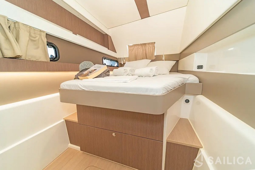 Bali 4.1 - Yacht Charter Sailica