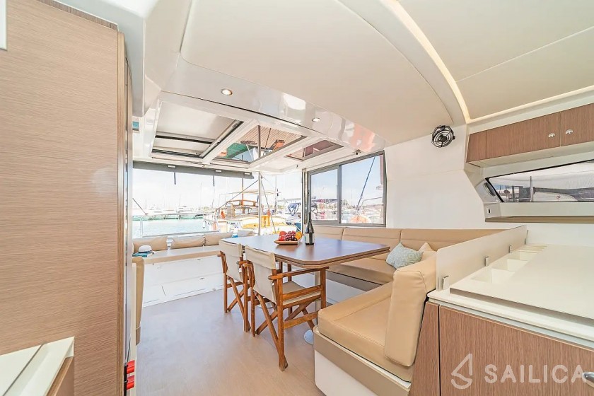 Bali 4.1 - Yacht Charter Sailica