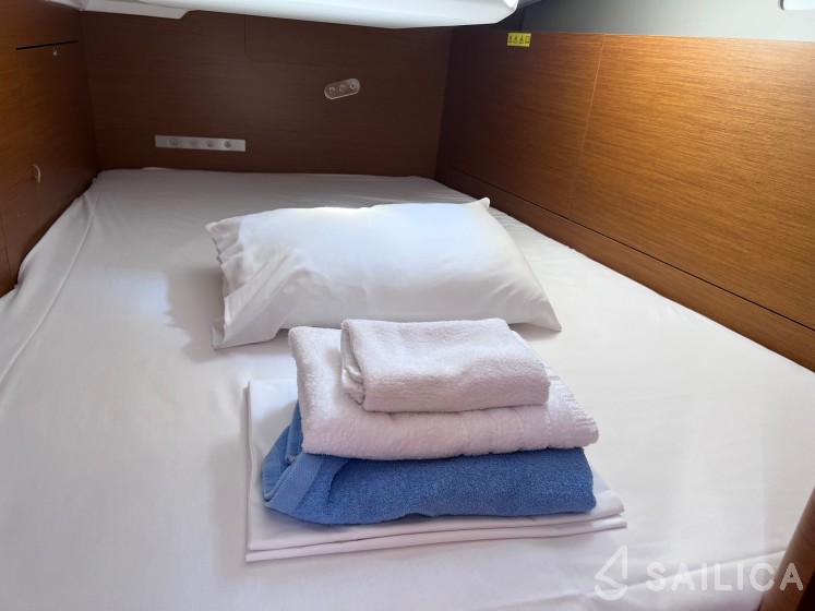 Sun Odyssey 410 - Yacht Charter Sailica