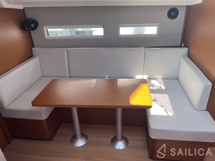 Sun Odyssey 410 - Yacht Charter Sailica
