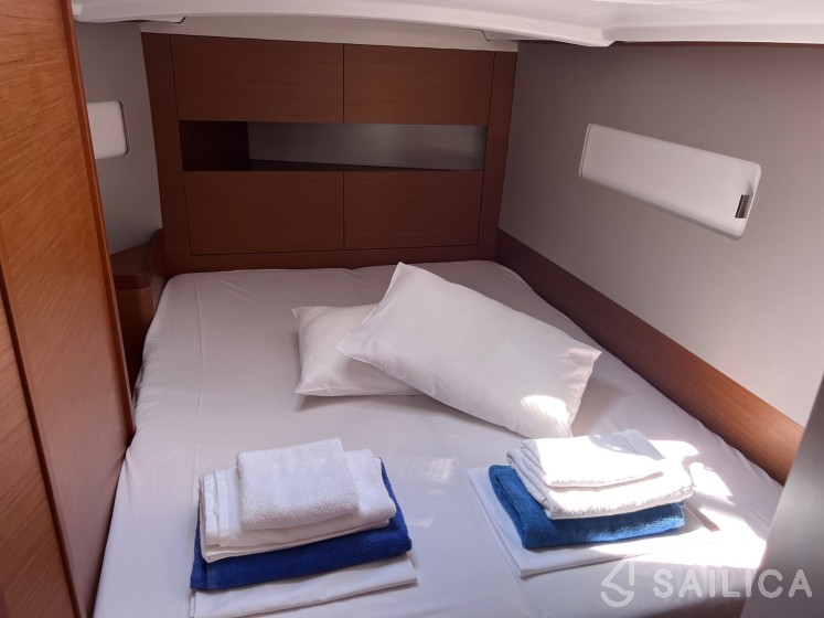 Sun Odyssey 410 - Yacht Charter Sailica