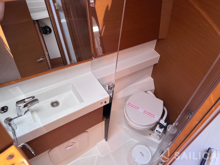 Sun Odyssey 410 - Yacht Charter Sailica
