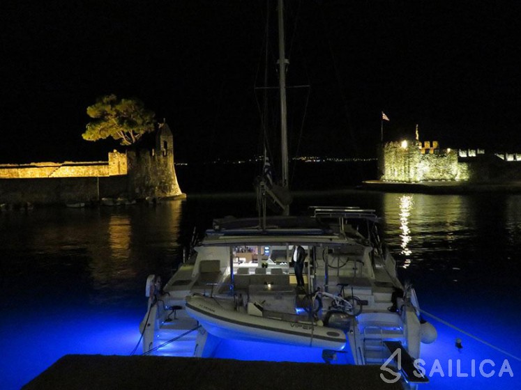 Lagoon 421 - Yacht Charter Sailica