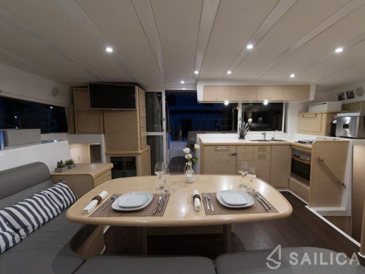 Lagoon 421 - Yacht Charter Sailica
