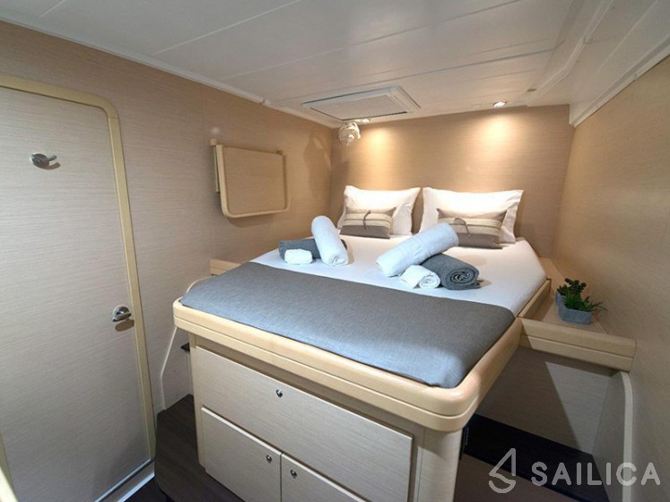 Lagoon 421 - Yacht Charter Sailica