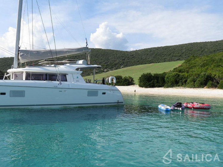 Lagoon 421 - Yacht Charter Sailica