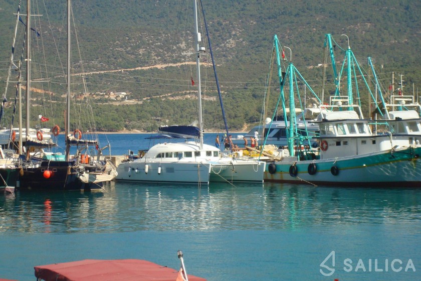 Lagoon 380 - Yacht Charter Sailica