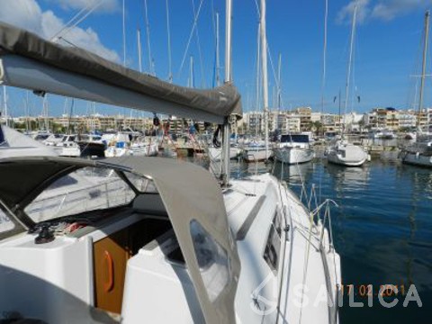 Sun Odyssey 33i - Yacht Charter Sailica