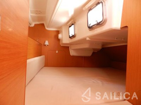 Sun Odyssey 33i - Yacht Charter Sailica