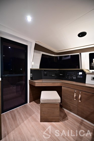 Bali 4.4 - Yacht Charter Sailica