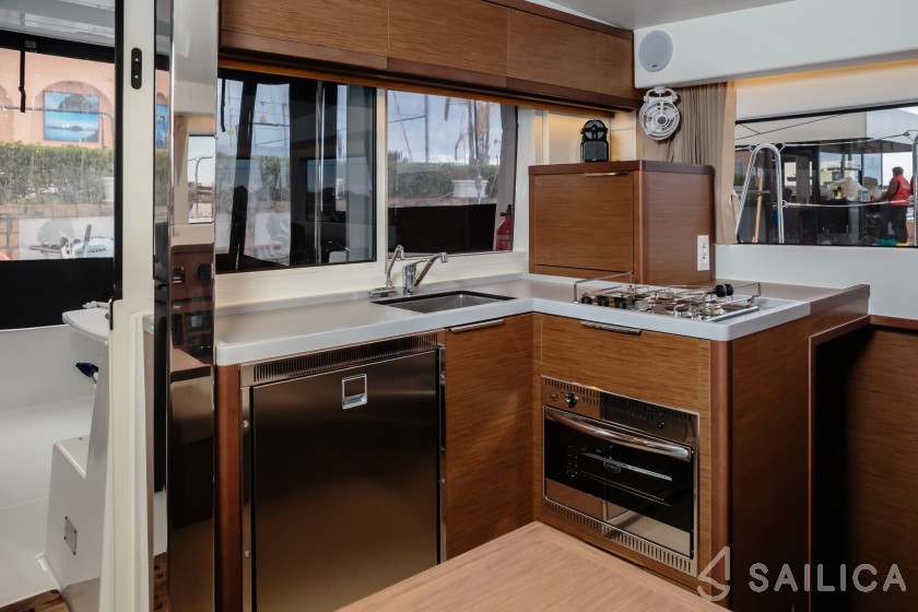 Lagoon 40 - Yacht Charter Sailica