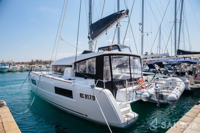 Lagoon 40 - Yacht Charter Sailica