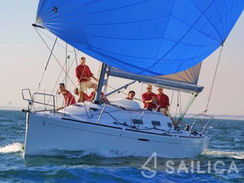 First 36.7 - Yacht Charter Sailica