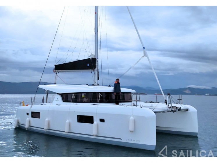Lagoon 42 - Yacht Charter Sailica